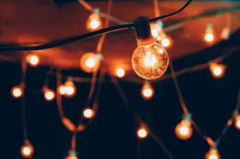 how to put up outdoor string lights-incandescent